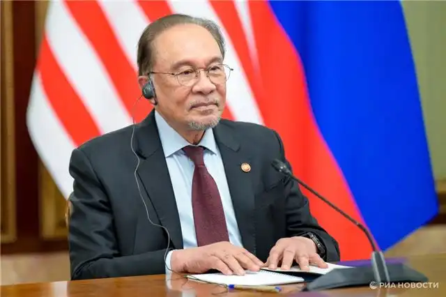 Премьер Малайзии Анвар Ибрагим отправился в Россию под аккомпанемент песни «Матушка»