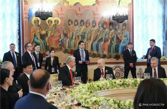 Путин выразил благодарность президенту Лаоса за приезд в Москву на празднование Дня Победы