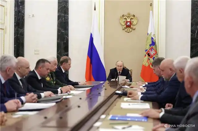 Путин распорядился ввести новые шаги для успокоения рынка топлива