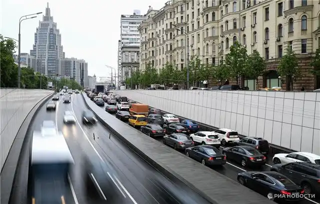 В Москве обновили почти 500 защитных барьеров на дорогах