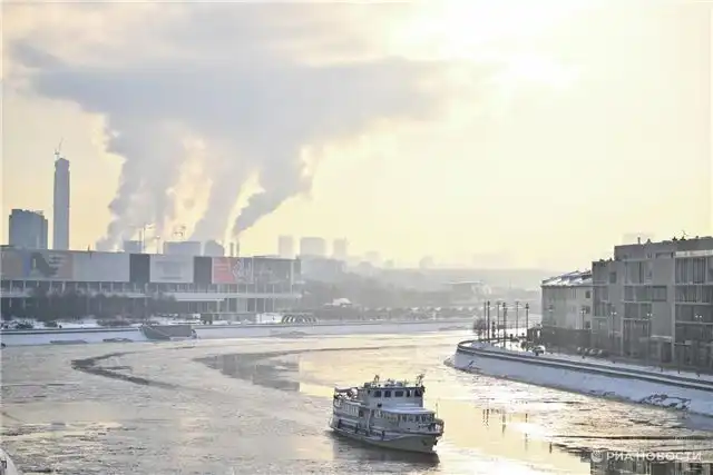 В столице на речных электросудах в выходные пассажирам предложат бесплатно вкусные подарки