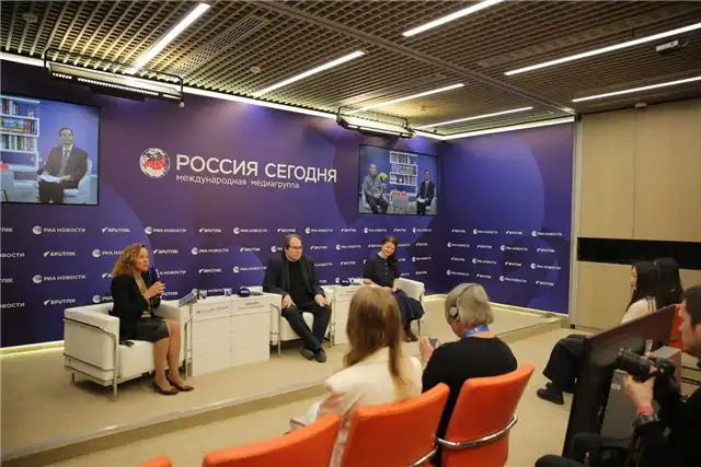 Литературный телемост связал Москву и Пекин, объединив голоса двух столиц