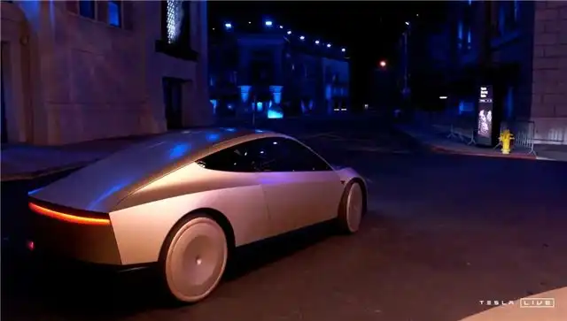 ABC - В США Tesla, судя по всему на автопилоте, врезалась в дом и ранила женщину