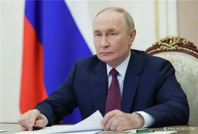 Путин поручил Минкульту разработать план модернизации МГАХ