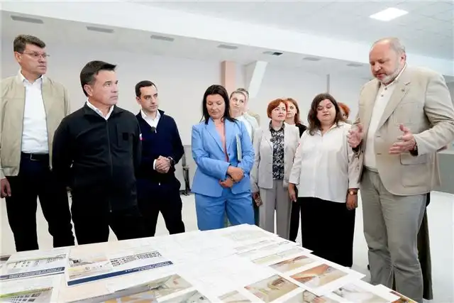 Андрей Воробьев проверил прогресс ремонта школы в Лобне под Москвой