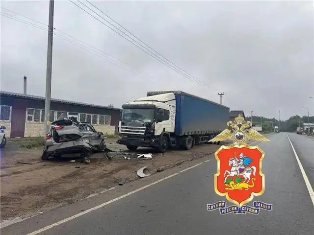 14-летний водитель и пассажир погибли в столкновении с грузовиком в Подмосковье