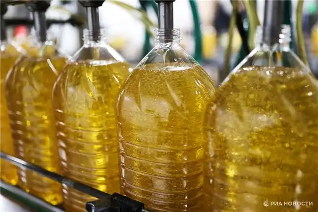 Фермер Вутактакис рассказал, почему стоит держать растительное масло подальше от плиты