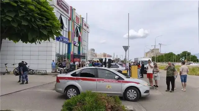 Мужчину, остановившего нападавшего в краснодарском ТЦ, наградят премией Кеосаяна