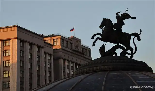 Селезнев объяснил, что маткапитал после трех лет ребенка разрешено направить на образование