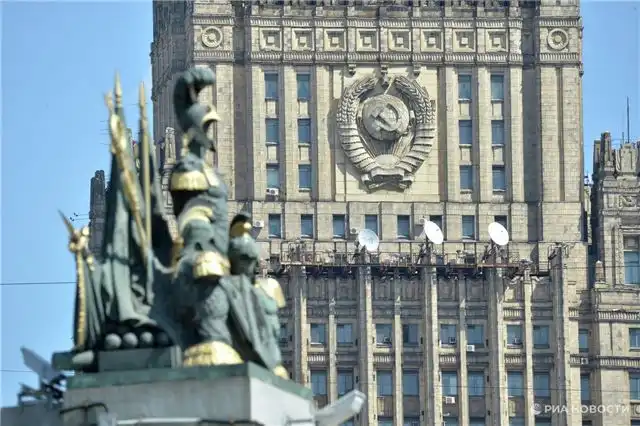 Волосастов утверждает - японские СМИ почти полностью обходят тему милитаризма XX века