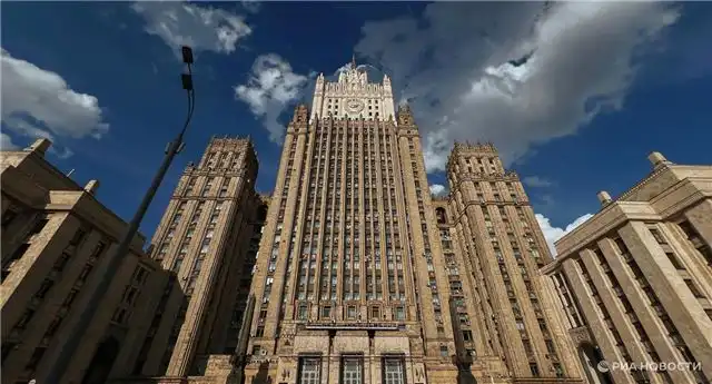 Захарова заявила, что Европа своими действиями отрезает себя от контактов с Россией